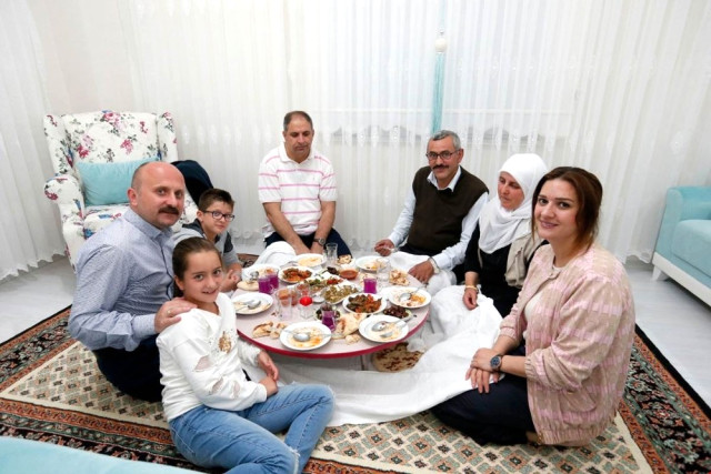 Vali Varol Şehit Ailesiyle İftar Yaptı