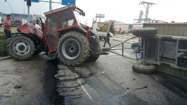Amasya’da Tır ile Traktör Çarpıştı: 2 Yaralı