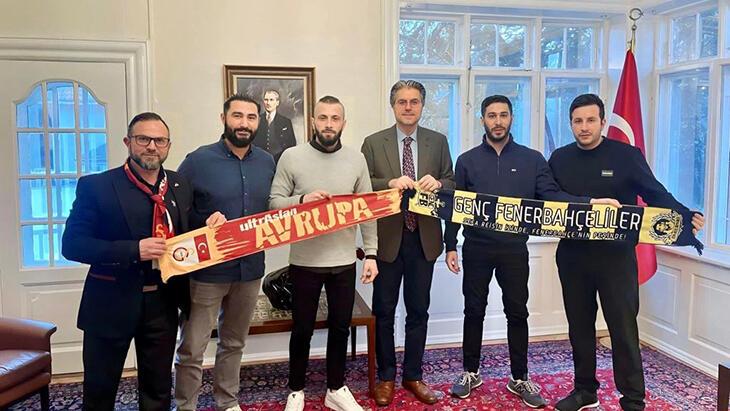 Galatasaray ve Fenerbahçe taraftarları Kopenhag’ta bir araya geldi