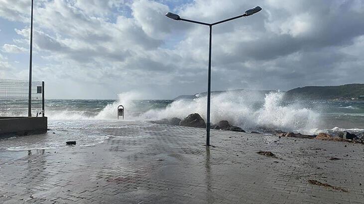 İstanbul’da deniz ulaşımına fırtına engeli! Seferler iptal edildi