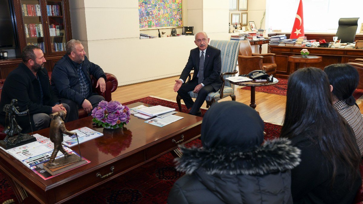 Kemal Kılıçdaroğlu depremzede aile ile görüştü