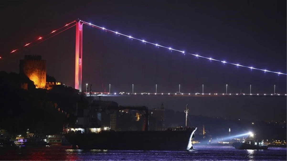 İstanbul Boğazı, olumsuz hava şartları nedeniyle çift istikametli gemi trafiğine kapatıldı