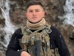 Teröristlerin hain taarruzunda şehit olan Piyade Kontratlı Er Yasin Karaca’nın silah arkadaşlarıyla çektiği imgeler ortaya çıktı