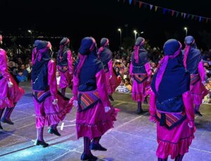 Rize’de 13. Tulum ve Kemençe Şenliği’nde En Süratli Çay İçme Yarışı Yapıldı