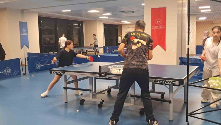 Erzincanlı minik masa tenisçiler ulusal kadro maksadıyla idmanlarda ter döküyor
